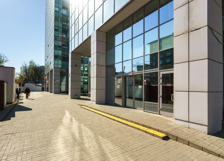 Трио: Вид входной группы снаружи