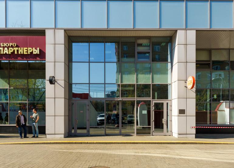 Трио: Вид входной группы снаружи