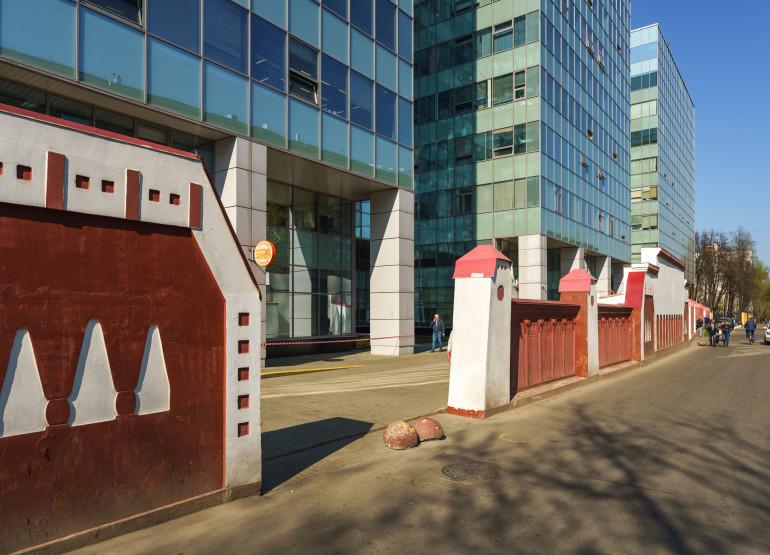 Трио: Вид входной группы снаружи