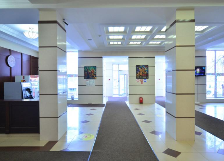 Премьер: Вид входной группы внутри зданий